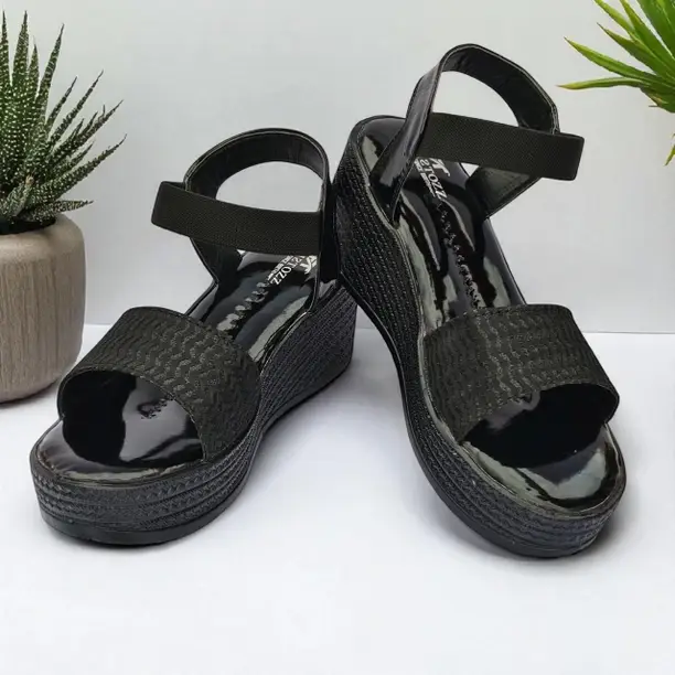 Pack of 500 Woman Sandals (Multi color and design and Size)