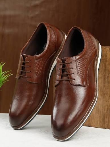 Pack of 1000 LEATHER SHOES (Multi color and design and Size) Brand Others