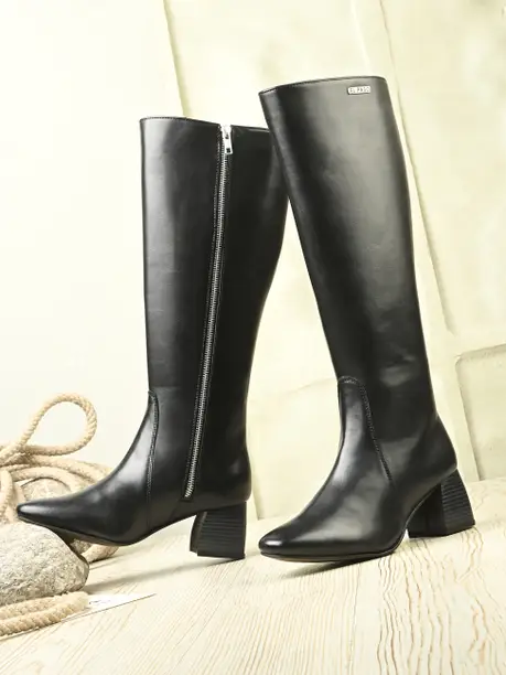 Pack of 100 Woman Zipper Boots (Multi color and design and Size)