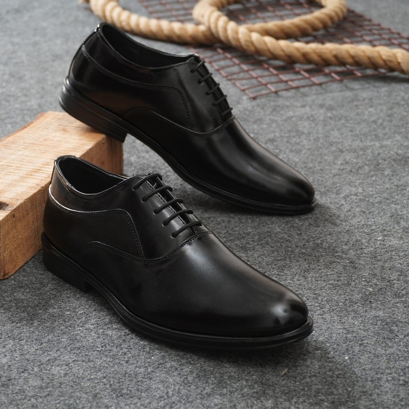 Pack of 1000 LEATHER SHOES (Multi color and design) Branded